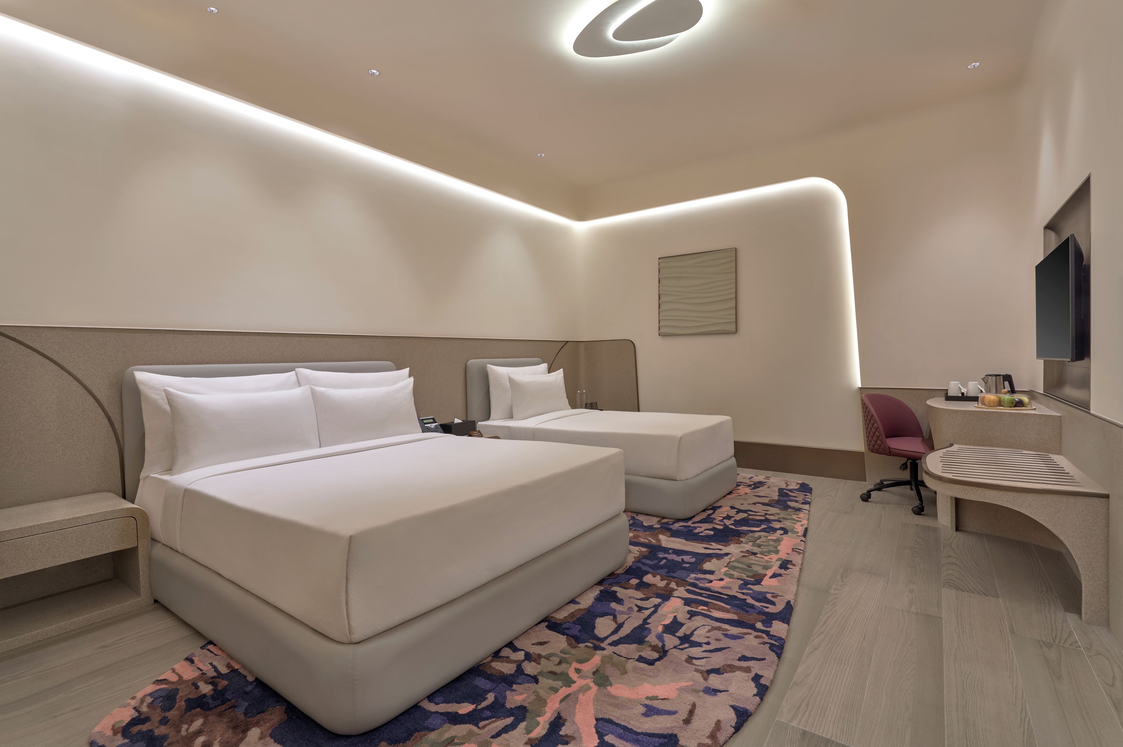Junior Suite | In-room safe, desk, iron/ironing board (on request), WiFi (free)