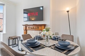 Unclassified image, 4 of 53, button - 4-Bed House | Leicester | Driveway Parking (Leicester)