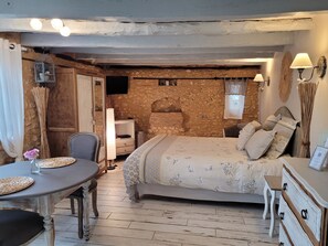 Room - Vrbo Property (Le Bugue)