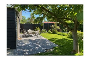 Outdoor dining - Quietly located in the village (Bruinisse)