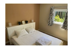 Room - Quietly located in the village (Bruinisse)