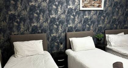 Entire spacious apartment with garden, standalone property, 8pp, street parking