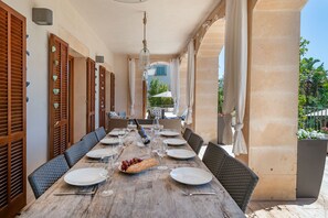 Outdoor dining - Vrbo Property (IB Pollensa)