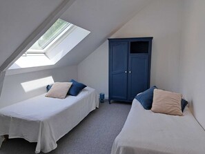 A room with two beds, a wardrobe, and a skylight. - Vrbo Property (Le Guerno)