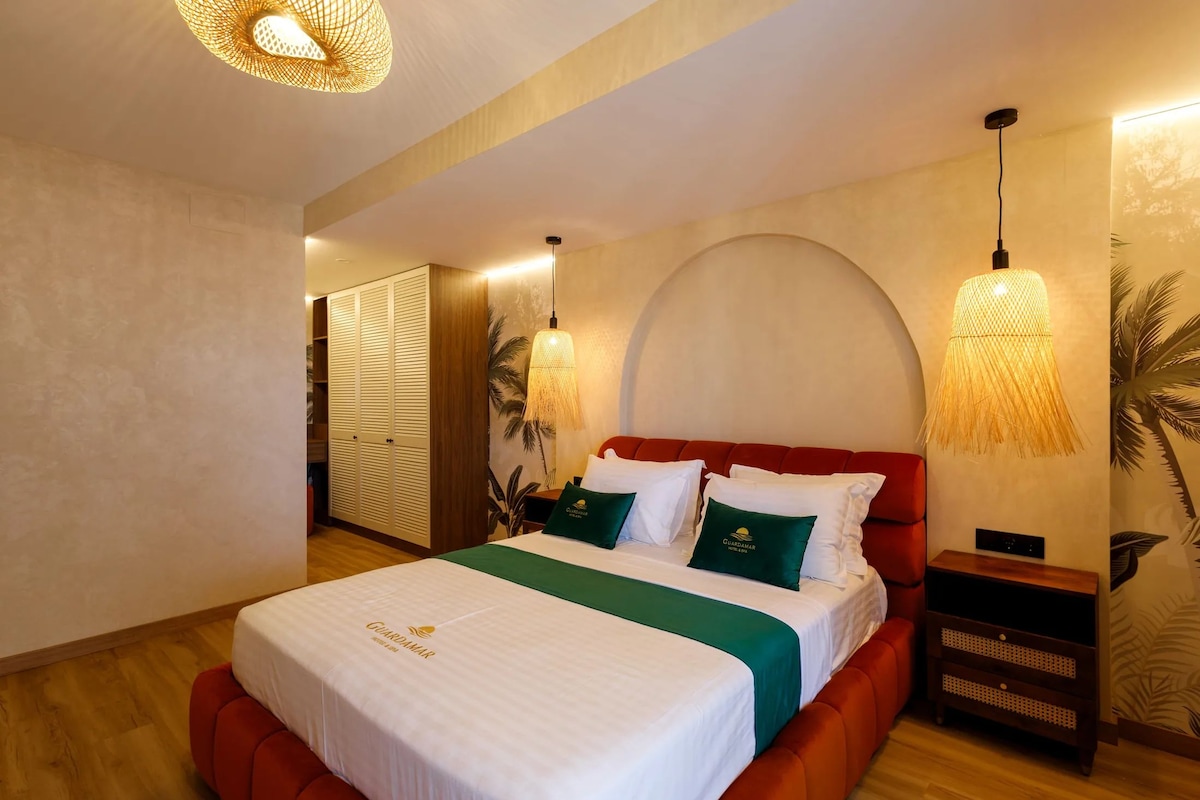 Suite presidencial, balcón, vista al mar | Escritorio 