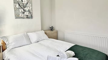 Desk, iron/ironing board, WiFi, bed sheets