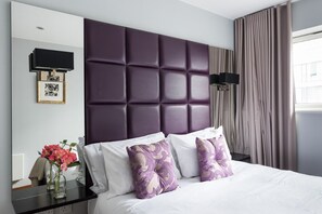 Room - Modern apartment in a prestigious riverside development in Chelsea Bridge Wharf. (London)