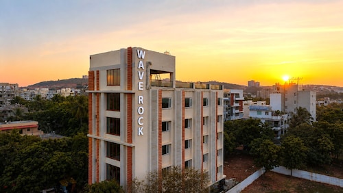 HOTEL WAVEROCK