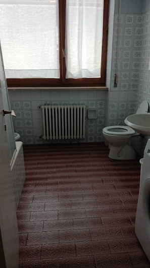 Bathroom - Vrbo Property (Grottammare)