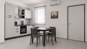 Ảnh chưa phân loại, 5 trong số 13 ảnh, nút
