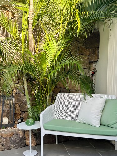 The Coconut | Cozy 1-Bedroom Apartment in the Hills of Saint Jean