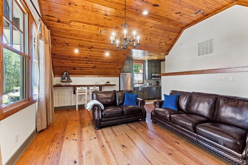 New! 2 home property on Lake Martin, sleeps 12!