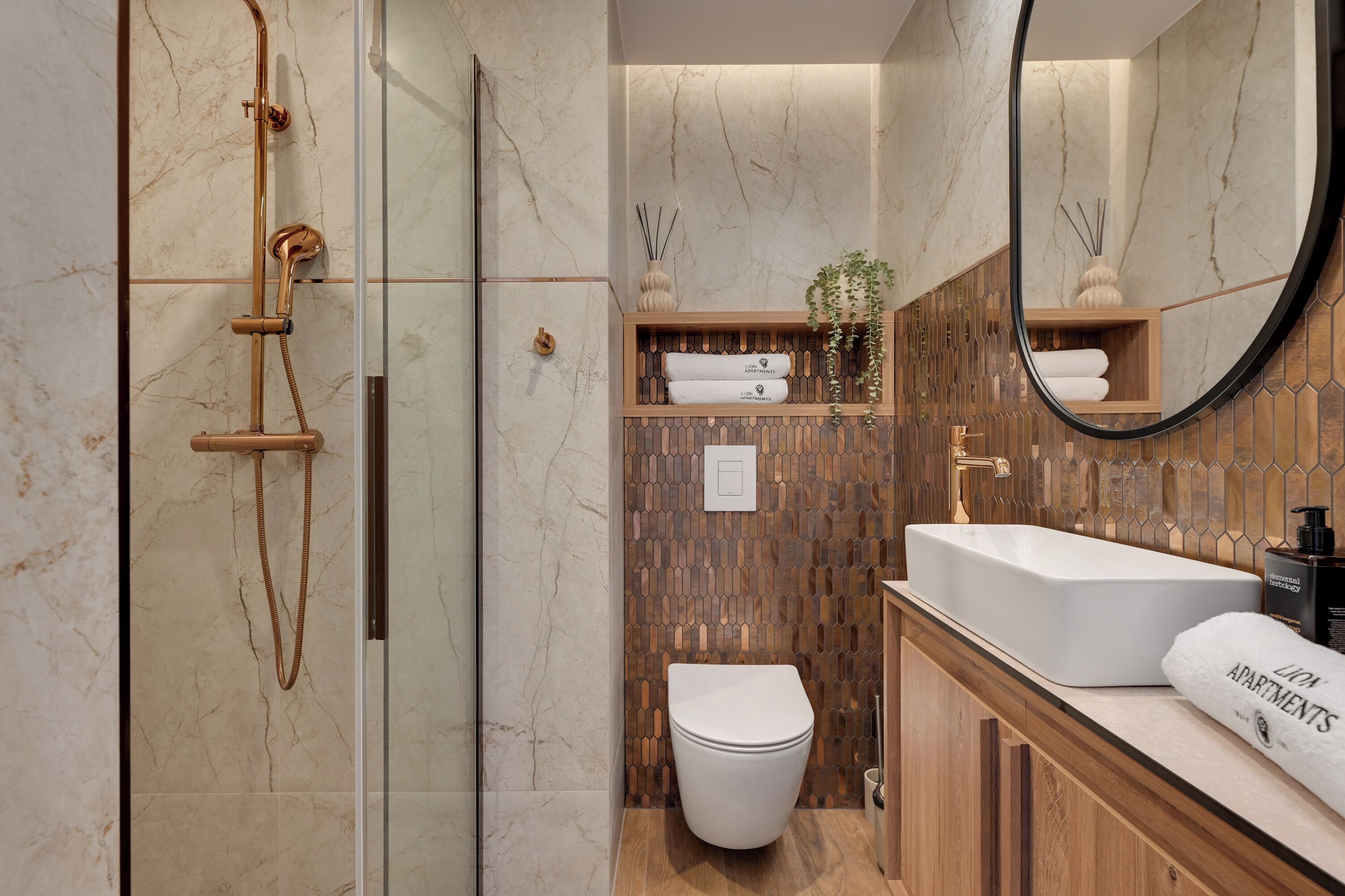 Deluxe Studio Suite, Balcony | Bathroom