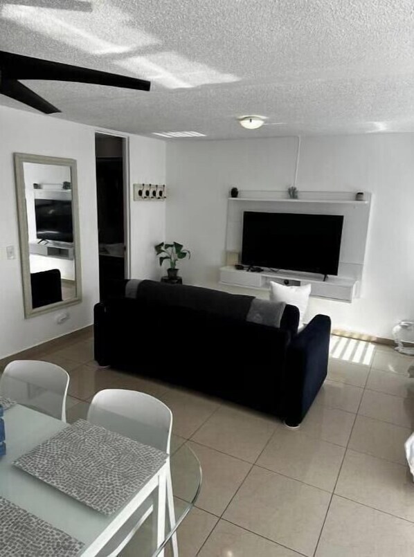 Living area - Best Location, Condado Studio, Beach Access (San Juan)