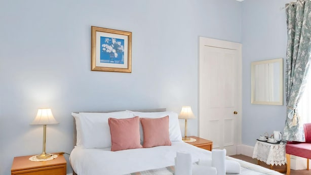 Apartment (Standard Double Room)