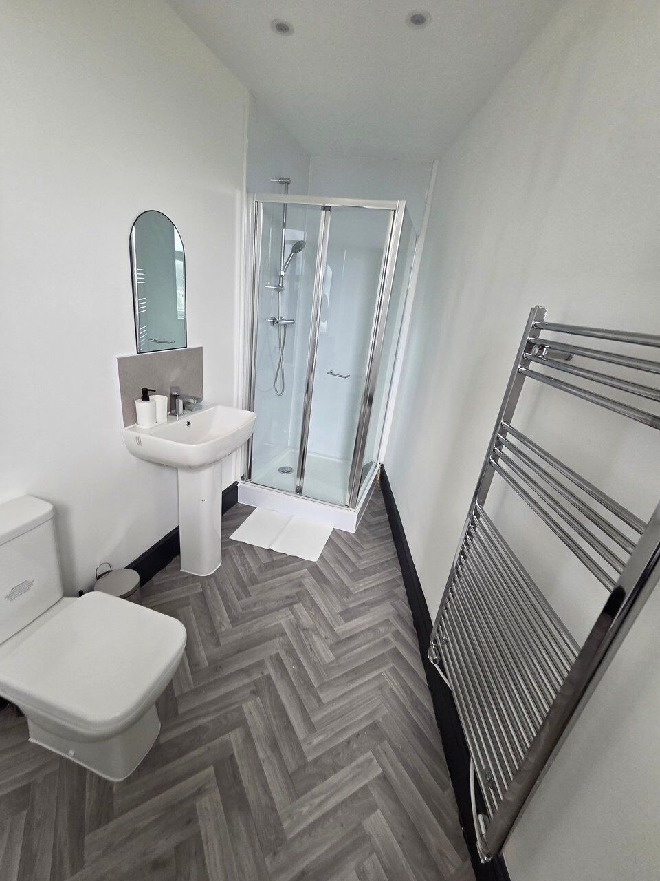 Departamento (Standard Double Room) | Baño | Regadera, amenidades de baño gratuitas, secadora de cabello, toallas 