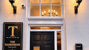 Exterior - The Hangman (Bootle)