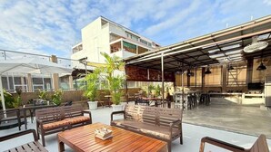 Unclassified image, 3 of 100, button - Yaimak House Mid Century (Krung Thep Maha Nakhon)