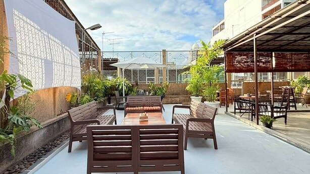 Unclassified image, 1 of 100, button - Yaimak House Mid Century (Krung Thep Maha Nakhon)