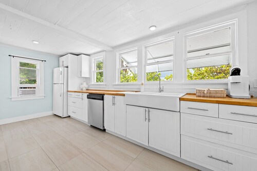  2-bedroom Lake Worth Beach House; Near Downtown