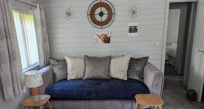 Modern, cosy pet-friendly lodge quiet location. perfect for peaceful getaways.