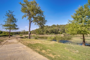 A park with a concrete path, trees, and a body of water. - Family Retreat Ready! 'castlewood Ranch' in Chico (Chico)