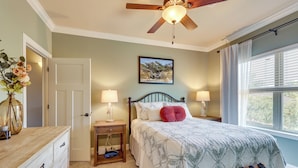 A bedroom with a bed, two bedside tables, a ceiling fan, a window with blinds, a door, and a dresser. - Walk to Campus! Auburn Escape w/ Grill (Auburn)