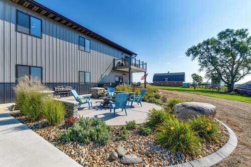 River Views & Rural Charm: Springfield Retreat