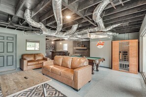 A spacious room with a pool table, leather sofa, and a billiards table. - Waterfront Retreat Near Masters Hot Tub & Sauna (Harlem)