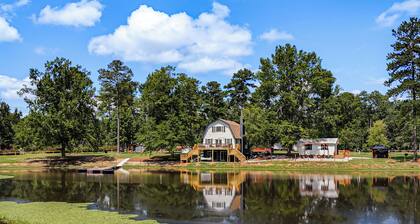 Waterfront Retreat Near Masters Hot Tub & Sauna