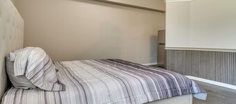 1 Mi to Oakland City University: Modern Apt