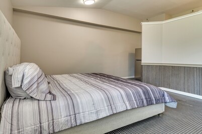 1 Mi to Oakland City University: Modern Apt