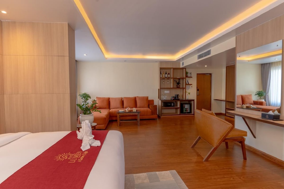 Panoramic Suite, Lake View | Pool | Outdoor pool, open 8:00 AM to 8:00 PM, lifeguards on site