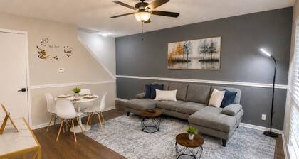 Peaceful 2BR Townhome Near Birmingham