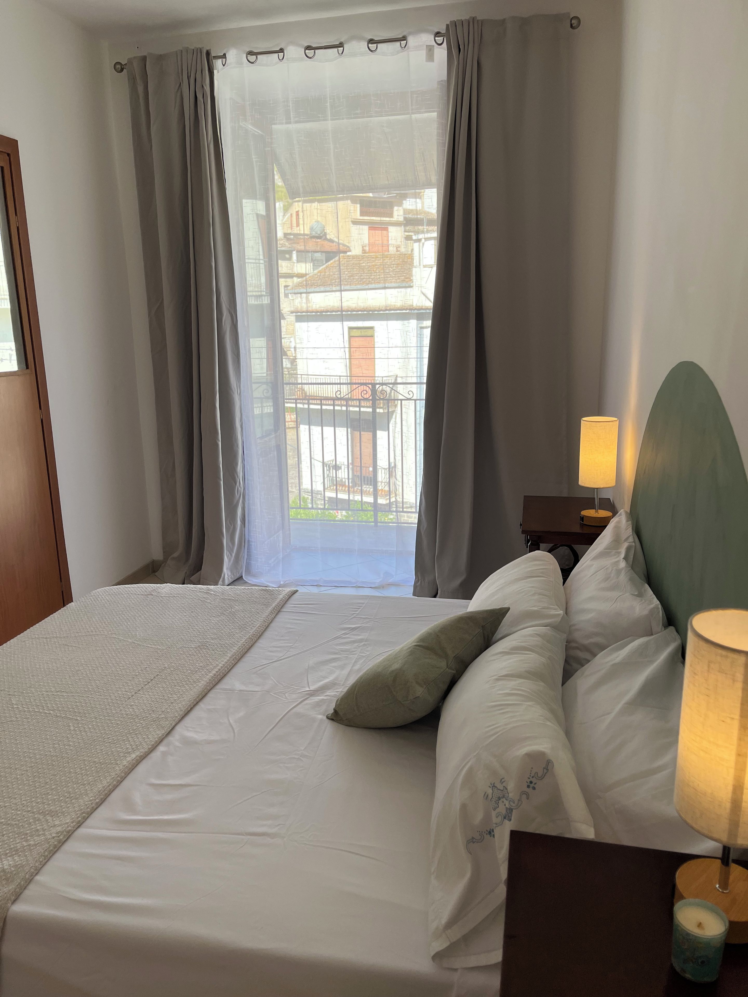 1 chambre, fer et planche à repasser, draps fournis