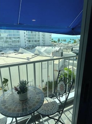 Outdoor dining - Saint Tropez Great Apartment & Location (Carolina)