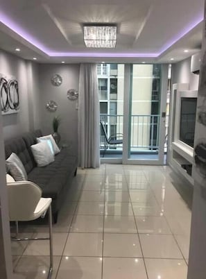 Living area - Steps from Beach Luxury Apt (Carolina)
