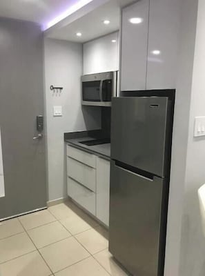 Private kitchen - Steps from Beach Luxury Apt (Carolina)