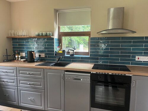 Family and pet friendly lodge 10min walk from town and 5mins from greenway