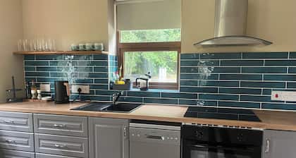 Family and pet friendly lodge 10min walk from town and 5mins from greenway