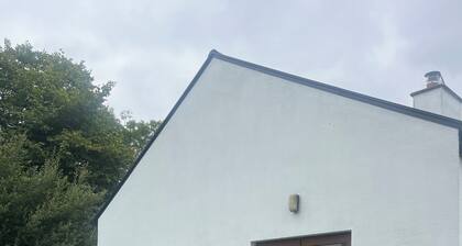Family and pet friendly lodge 10min walk from town and 5mins from greenway