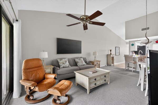 Golf Views Couples Basecamp Titusville 2 Bedroom Condo - Christmas, FL