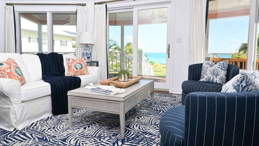Leisure Beach Ocean Retreat - Luxury Beachfront House 3 Bedroom Home