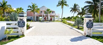 Leisure Beach Ocean Retreat - Luxury Beachfront House 3 Bedroom Home