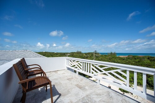 Southern Comfort - Brand New Home Steps From Ten Bay Beach With 3 Bedroom Home