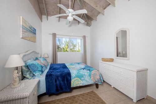 Tranquilville - Newly Remodeled Estate, Calm Caribbean W/pool 4 Bedroom Home