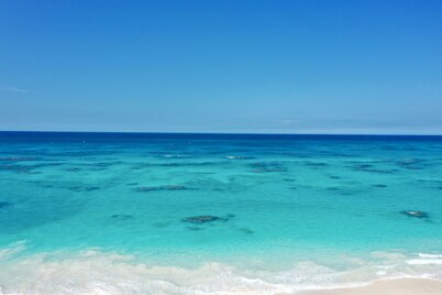 Crystal Cottage - Brand New Beach Cottage With Pool, Walk To La 1 Bedroom Home