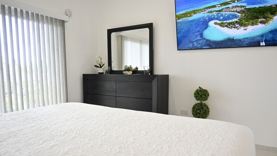 Crystal Cottage - Brand New Beach Cottage With Pool, Walk To La 1 Bedroom Home