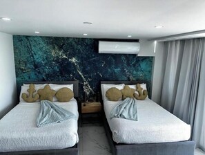 Room - Aqua Luxury Modern Beach Apartment (Carolina)