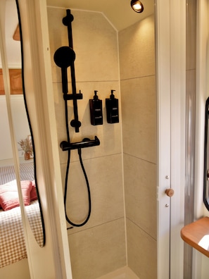 Bathroom - Vrbo Property (Rumes)
